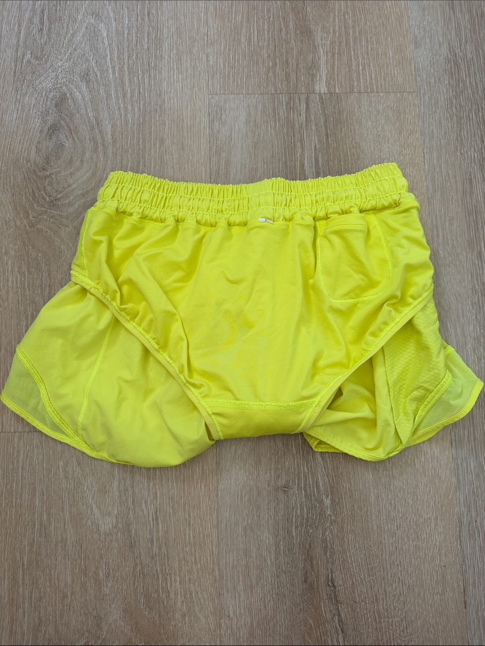 Lululemon Neon Yellow Women's Hotty Hot Athletic Run Shorts - Picture 4 of 5